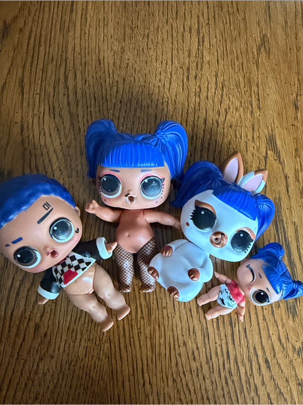 Downtown L.O.L Surprise! Family City Boi,Downtown Pet Bunny, Lil Sister